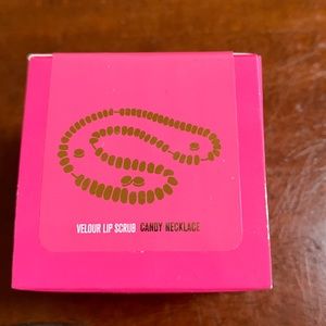 Jeffree Star lip scrub